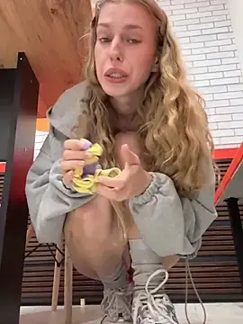 Stripchat Private Sex Chat of kira_mia