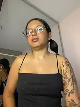 Stripchat Sex Cam of Rosita_forever_