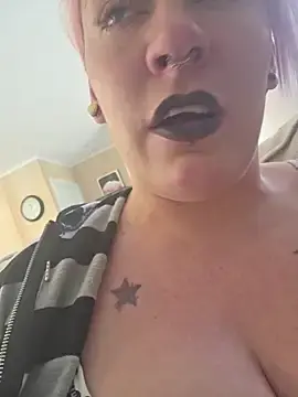Stripchat Watch Live Sex Cams of PinkTheHawk