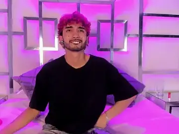 Stripchat Free Porn Cam of Ethan_and_aris