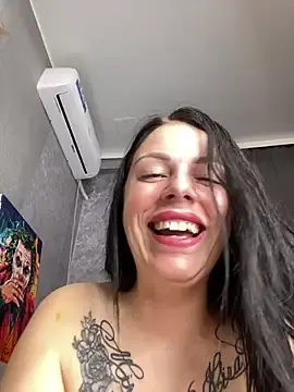Stripchat Free Porn Cam of Lola_Hale