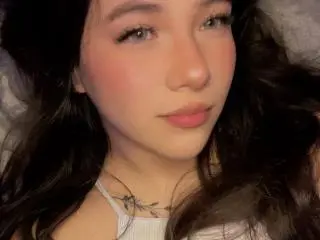 Xlovecam Private Sex Chat of SophieLiaz