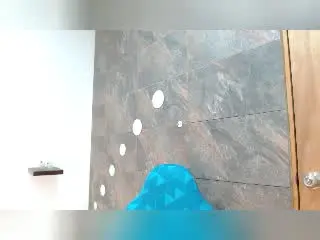 Xlovecam Free Live Porn of HeidyWells