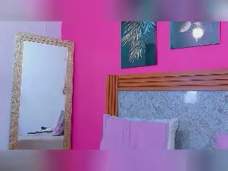 Xlovecam Free Porn Cam of HottieEmily