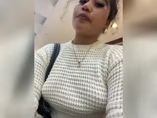 Xlovecam Free Live Porn of SophieSonyas