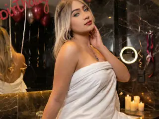 Xlovecam Sex Cam of VictoriiaGrey