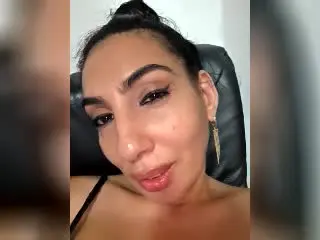 Xlovecam Private Sex Chat of BrunetteBabe69