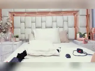 Xlovecam Sex Cam of KendraMiler