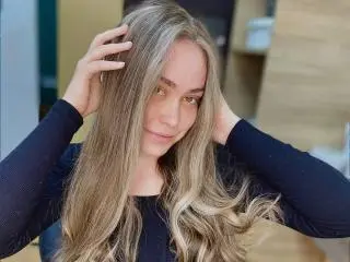 Xlovecam Live Sex Cam of MelanieCutes
