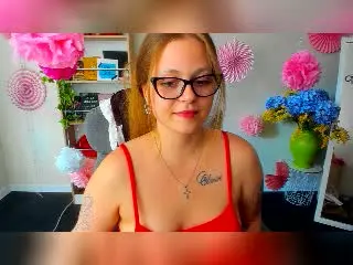 Xlovecam Free Live Porn of KarKutie
