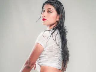 Xlovecam Free Live Porn of YeseniaRodriguez