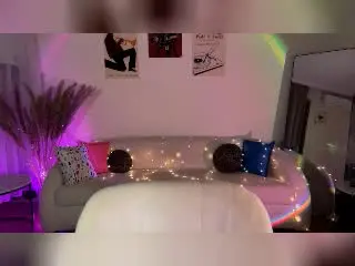 Xlovecam Free Live Porn of MyrtieGolds
